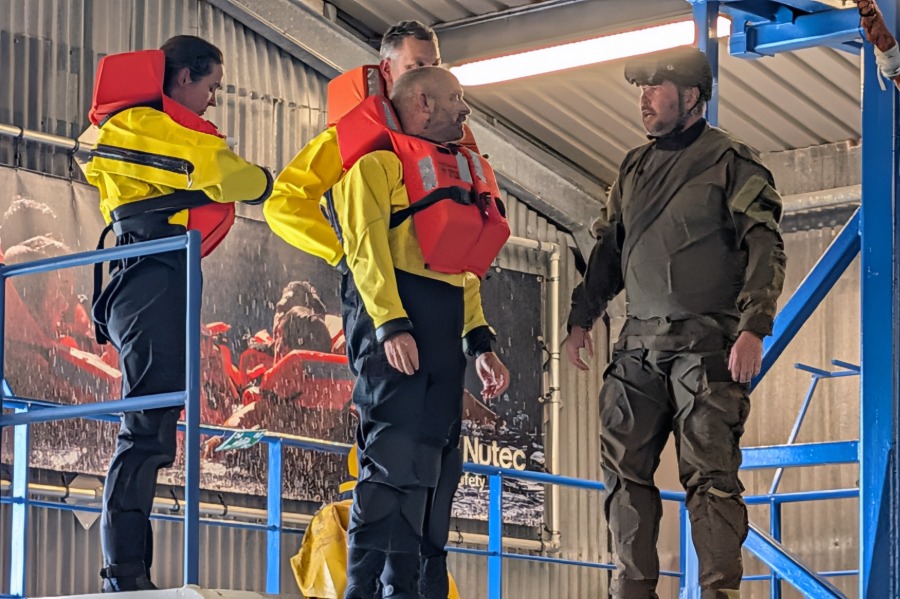 Keuringsartsen op Maasvlakte voor "offshore training"